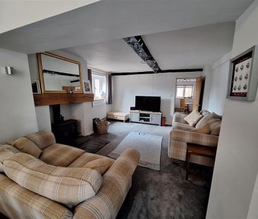 4 bedroom semi-detached house to rent - Photo 2