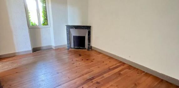 Location Appartement 2 pièces 45m² AIRE SUR L ADOUR 40800 - Photo 2