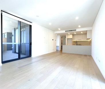 Beautifully designed 2 bedroom 2 bathroom apartment - Photo 3