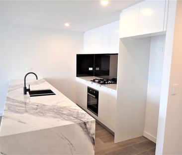 Boutique luxury apartment offering a lifestyle of convenience with ... - Photo 1