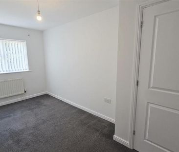 4 bedroom semi-detached house to rent - Photo 2