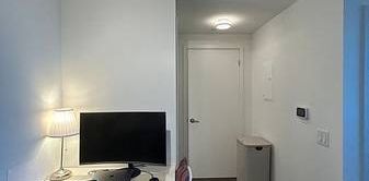 must see luxurious 1 bed condo on subway line parking incld - Photo 2