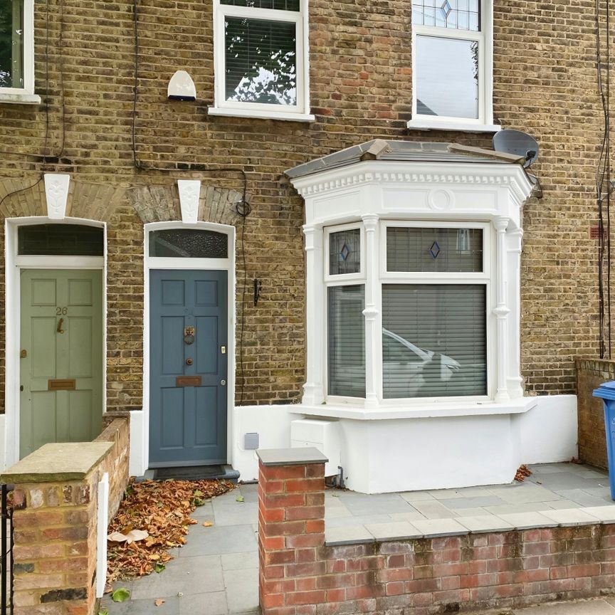 4 bed terraced house to rent in Gomm Road, London, SE16 - Photo 1