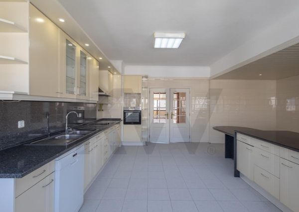 Apartamento T4 em Lisboa