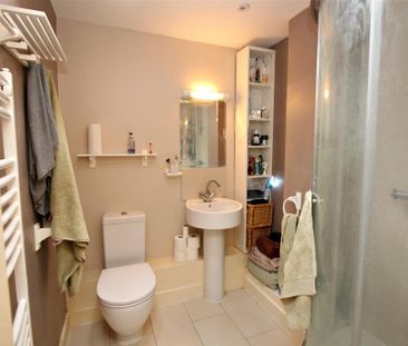 2 bedroom flat to rent - Photo 6