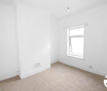 3 bedroom end of terrace house to rent - Photo 4