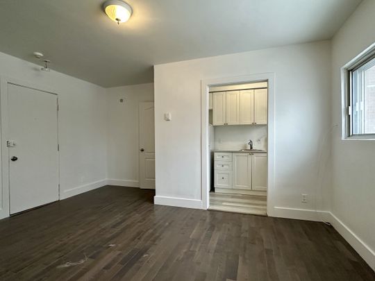 5800 Chemin Upper Lachine, #105 - Photo 1