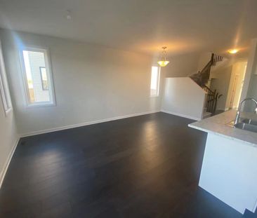 For Lease - 1041 Speedvale Court, Kanata, Ontario - Photo 1