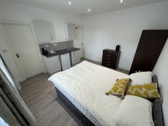 1 bedroom in a house share to rent - Photo 1
