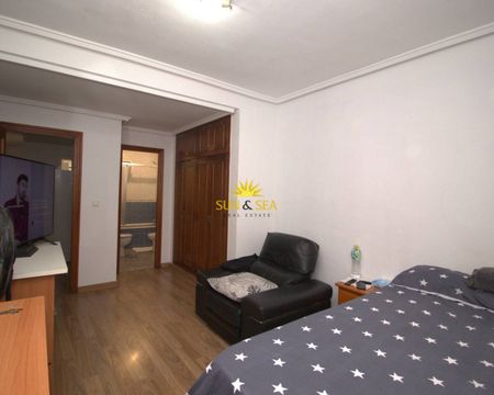 SPACIOUS GROUND FLOOR APARTMENT, 3 BEDROOMS IN TORREVIEJA - ALICANTE - Photo 3