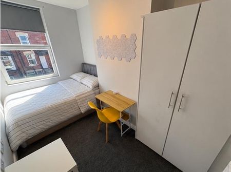 4 bedroom terraced house to rent - Photo 4
