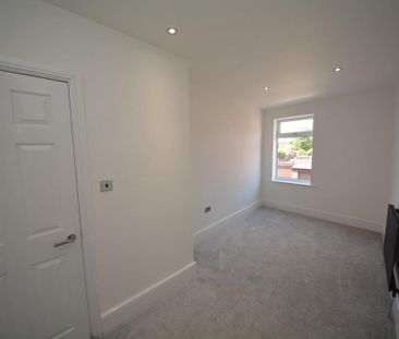 3 bedroom end of terrace house to rent - Photo 3