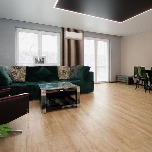 Ako v rodinnom dome - nadštandardný byt so záhradkou, klímou a 2 parkovacími miestami - Rovinka - Photo 1