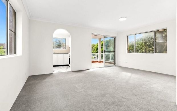 Two Bedroom Apartment with Balcony & Spacious Living - Photo 1