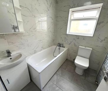 4 bedroom terraced house to rent - Photo 4