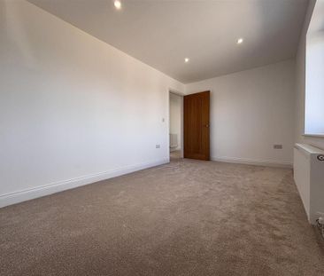 4 bedroom detached house to rent - Photo 5