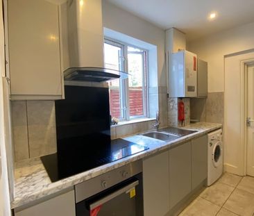 Room in a Shared House, Broadlands Road, SO17 - Photo 1