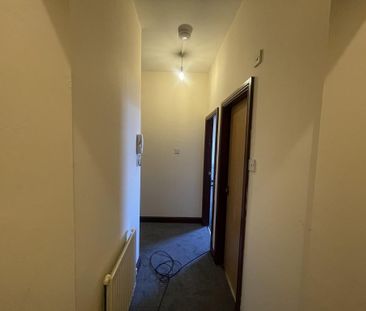 3 bedroom flat to rent - Photo 4