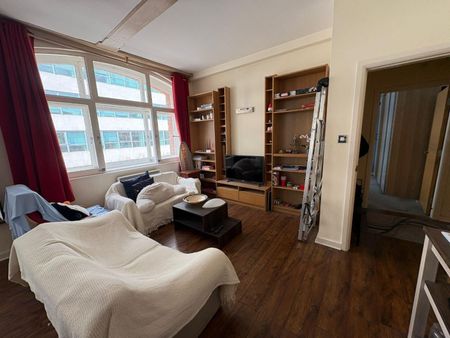 1 bedroom Flat To Let - Photo 2