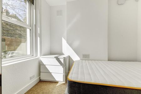 Theatre Street, London SW11 - Photo 4