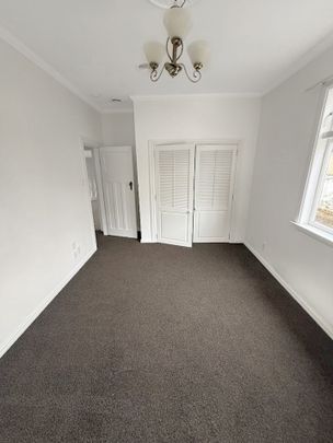 22 Riddlers Crescent, Petone - Photo 1