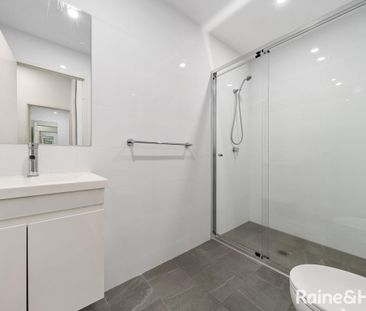 Two Spacious Three Bedroom Apartments to Choose From! - Photo 2