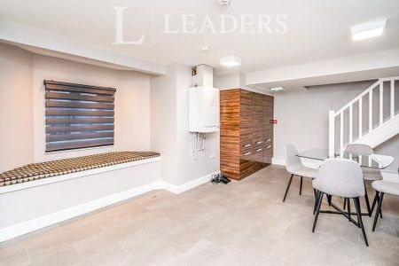 3 bedroom flat to rent - Photo 2