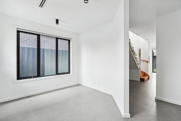 Contemporary Urban Life! - Photo 1