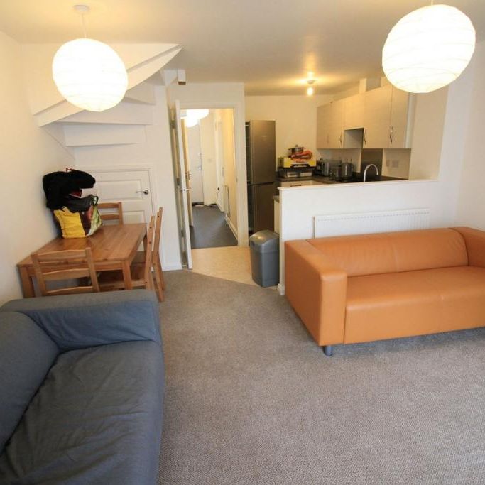 4 bedroom terraced house to rent - Photo 1