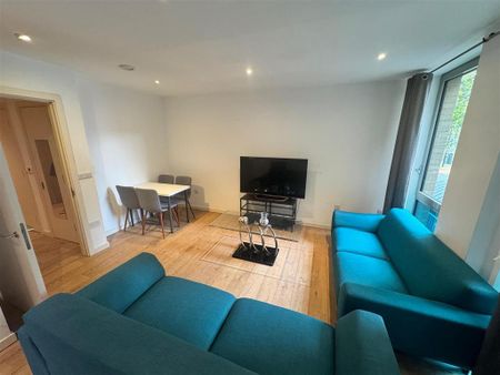 2 bedroom flat to rent - Photo 2