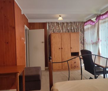 4-bedroom shared house / townhouse, Winston Avenue - Photo 2