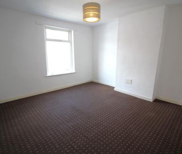 2 bedroom end of terrace house to rent - Photo 3