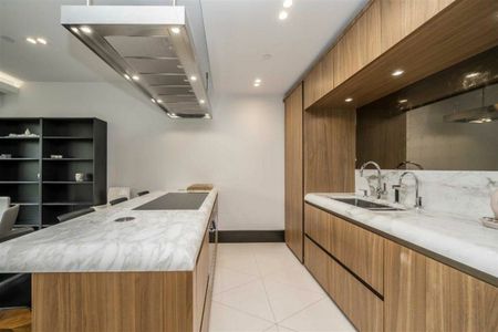 Crown Square, One Tower Bridge, SE1 - Photo 3