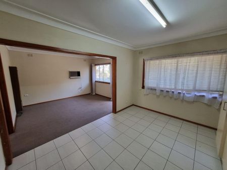 1BR Flat In Great Location - Photo 2