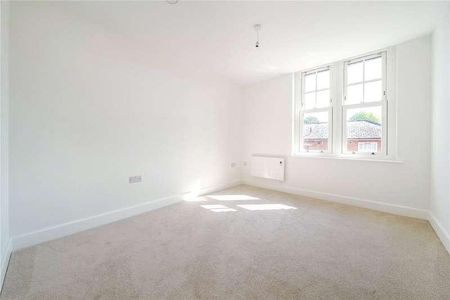 Catteshall Road, Godalming, Surrey, GU7 - Photo 2