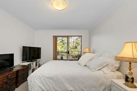 Gorgeously maintained unit with two courtyards - Photo 3