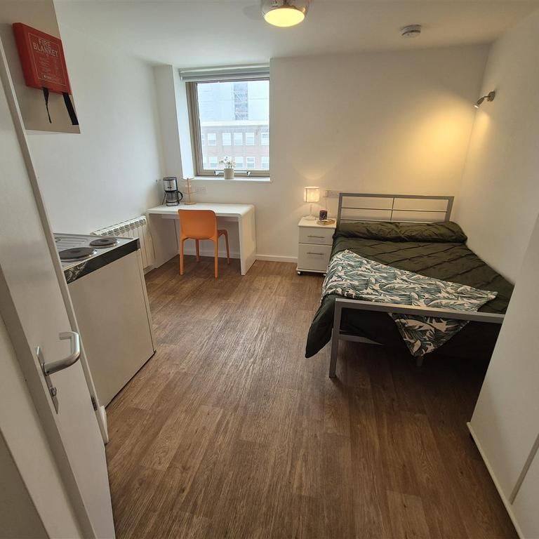Studio to rent - Photo 1