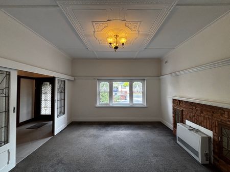 3 Burns Avenue, Murrumbeena VIC 3163 - House For Rent | Domain - Photo 4