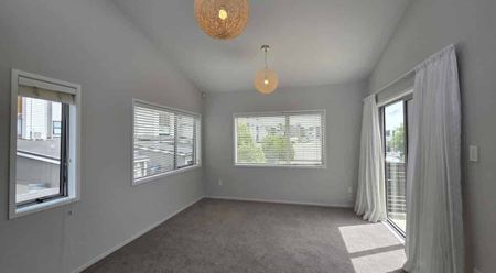 Hobsonville, 1 bedroom, $610 - Photo 2