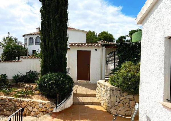 Villa for rent in Javea with 3 bedrooms and private pool