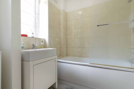 Room in a Shared House, Hillcrest Court, NW2 - Photo 5