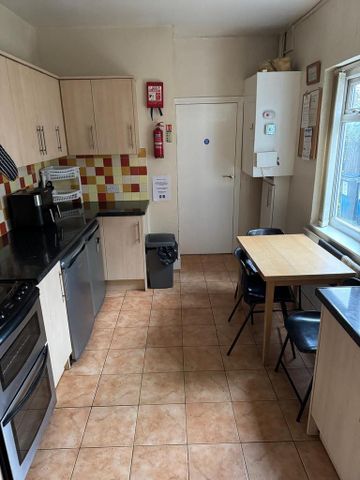1 bedroom in a house share to rent - Photo 4