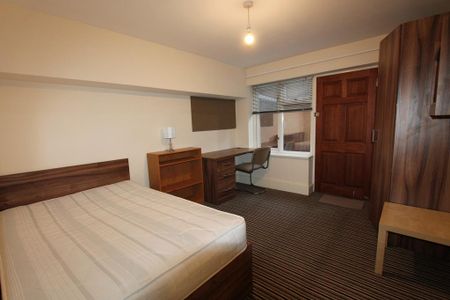 6 bedroom flat to rent - Photo 3