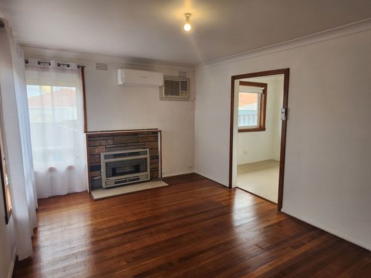 CHARACTER AND COMFORT - Photo 1