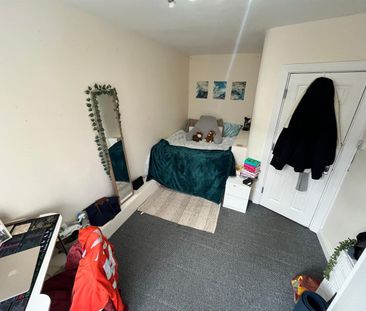 Manor Drive, Hyde Park, LS6 1DD, Leeds - Photo 4