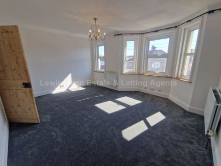 3 / 4 Double Bedroom Detached Family Home - Photo 2