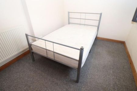 4 bedroom terraced house to rent - Photo 2