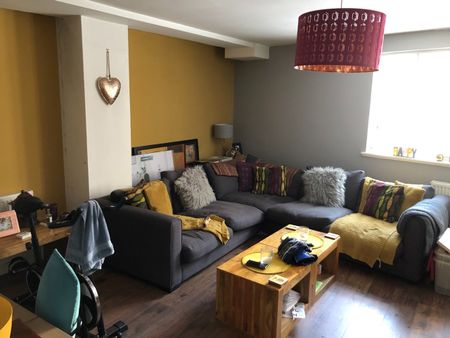 2 Bed Flat, Great Junction Street, EH6 - Photo 2