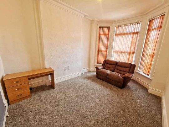 Pine Grove, Manchester, M14 - Photo 1