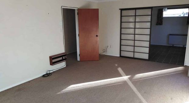 Sunny Private 2 Bedroooms lounge sheds glasshouse - Photo 1